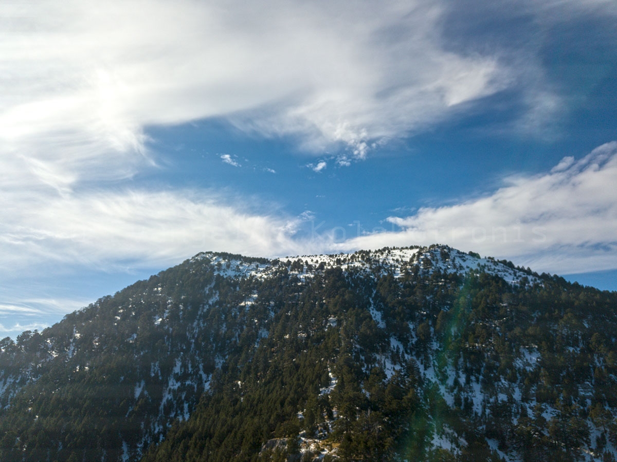 Olympus Refuge Petrostrouga 1.940m and Dereki path