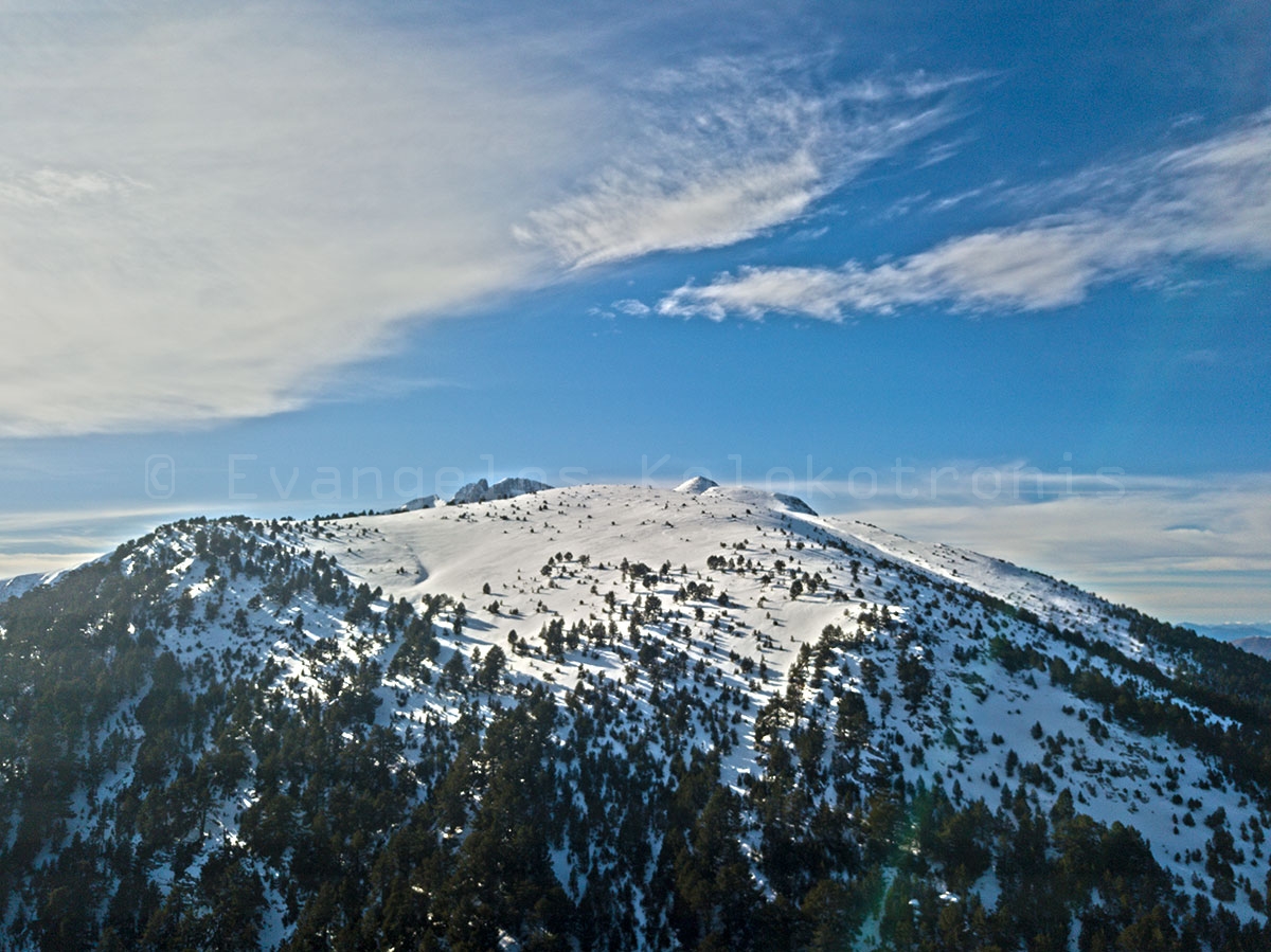 Olympus Refuge Petrostrouga 1.940m and Dereki path